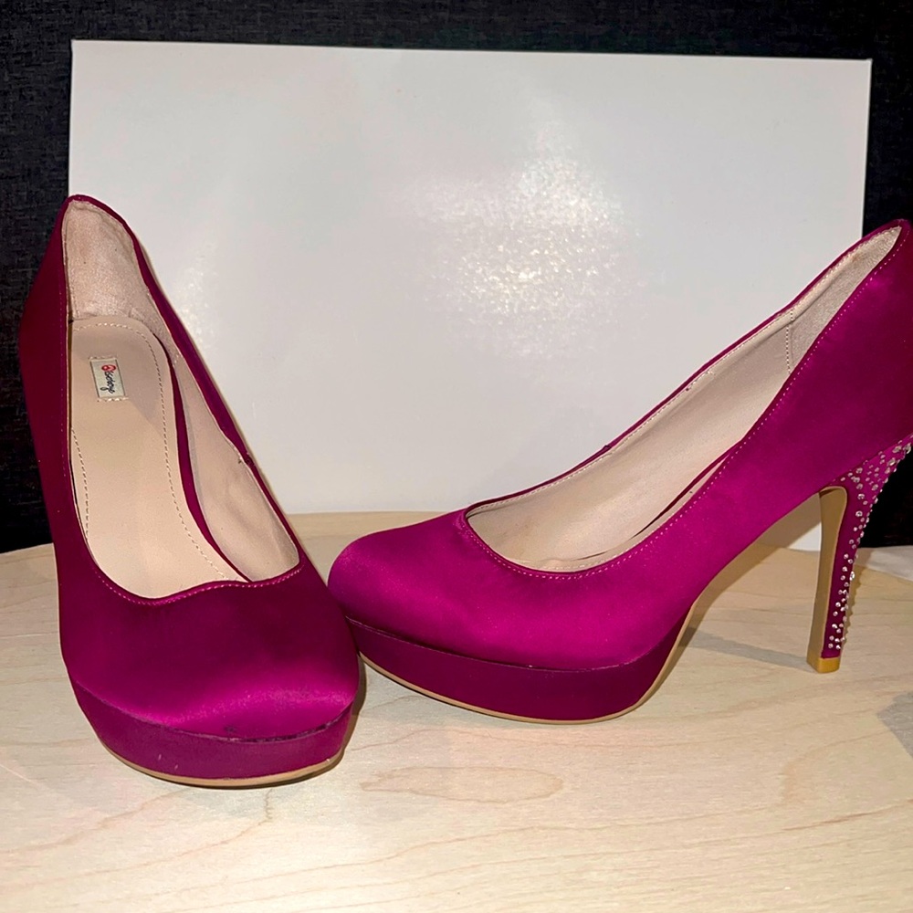 Olsenboye brand magenta heels size 9 1/2M.